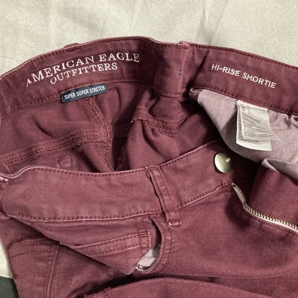 American Eagle Outfitters Women's Burgundy Jean Shorts super stretchy! Size 4 no - Picture 4 of 5